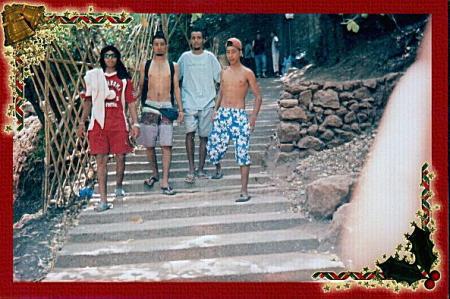 nous amis au cascades au route d'aller  faire la natation...